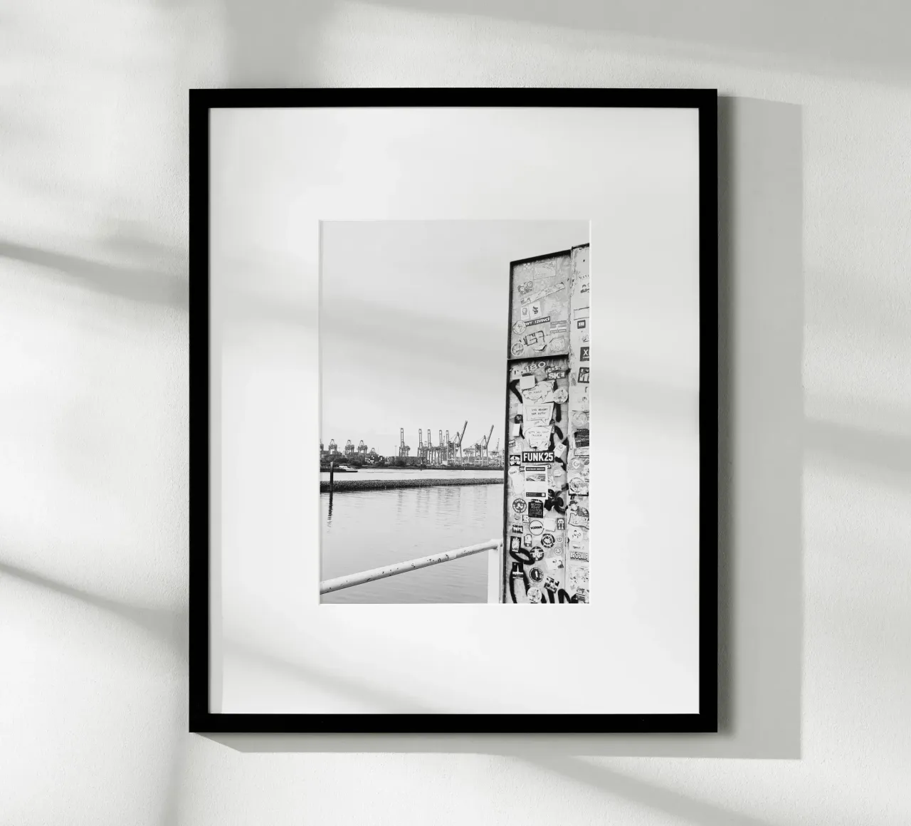 Harbor Rebels poster con telaio in legno da DigiWunderwerk