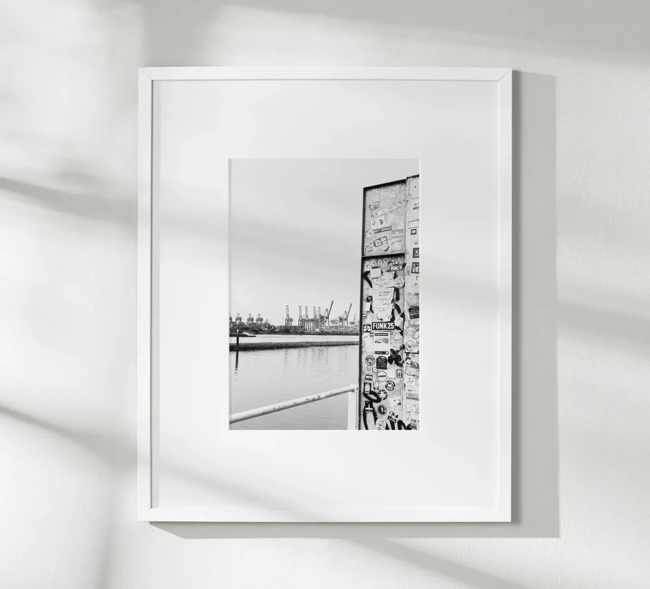 Harbor Rebels poster con telaio in legno da DigiWunderwerk