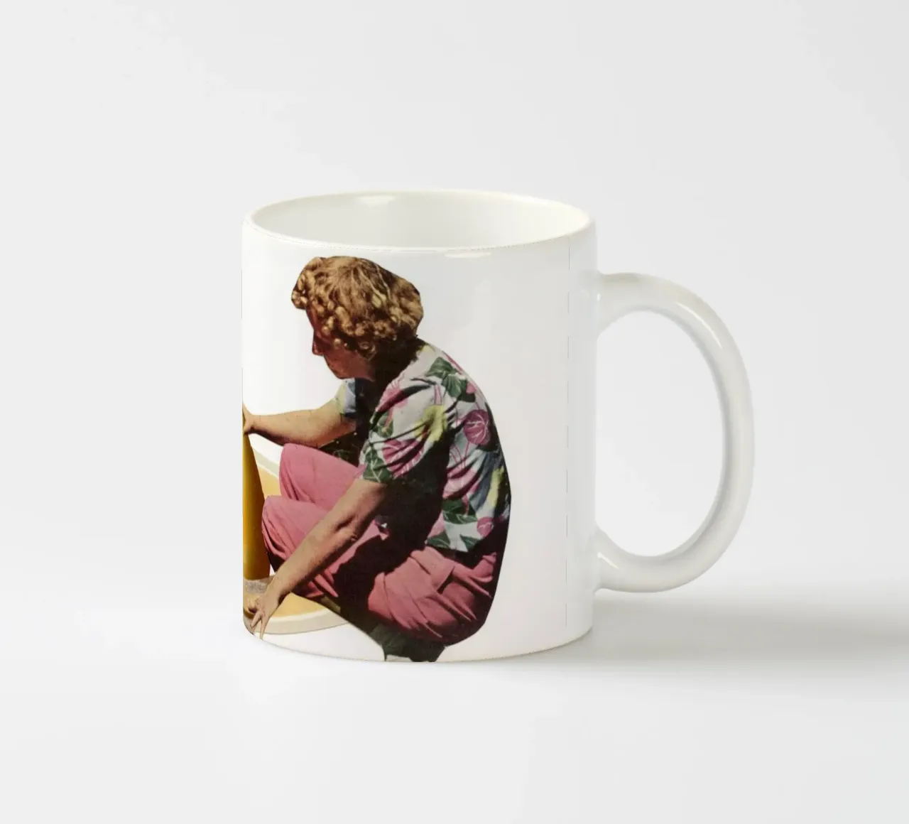 Assistenza a Saturn tazza in ceramica da Cassia Beck Collage
