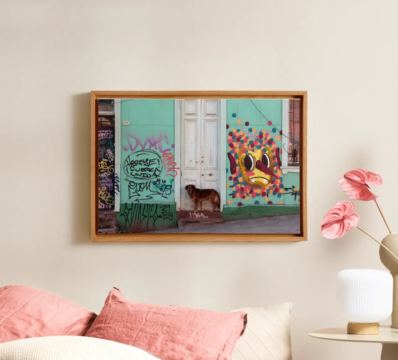 Hond en gekleurde muur canvas met Baklijst van LinaTravels