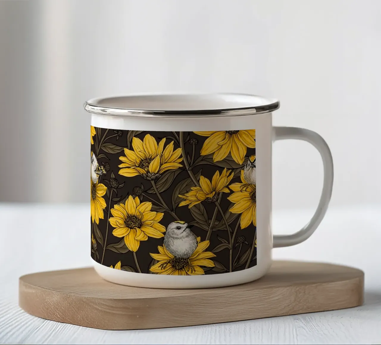 Girasoli selvatici e uccelli di tipo goldcrest/giallo e marrone tazza in smalto da Painted Nature