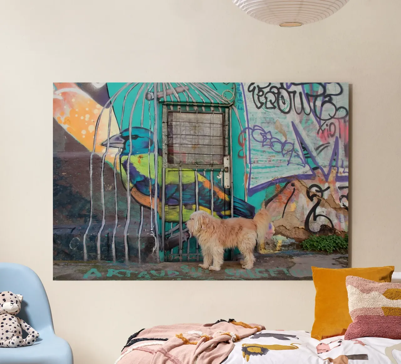 Ritratto di un cane davanti a un graffito pannello forex da LinaTravels