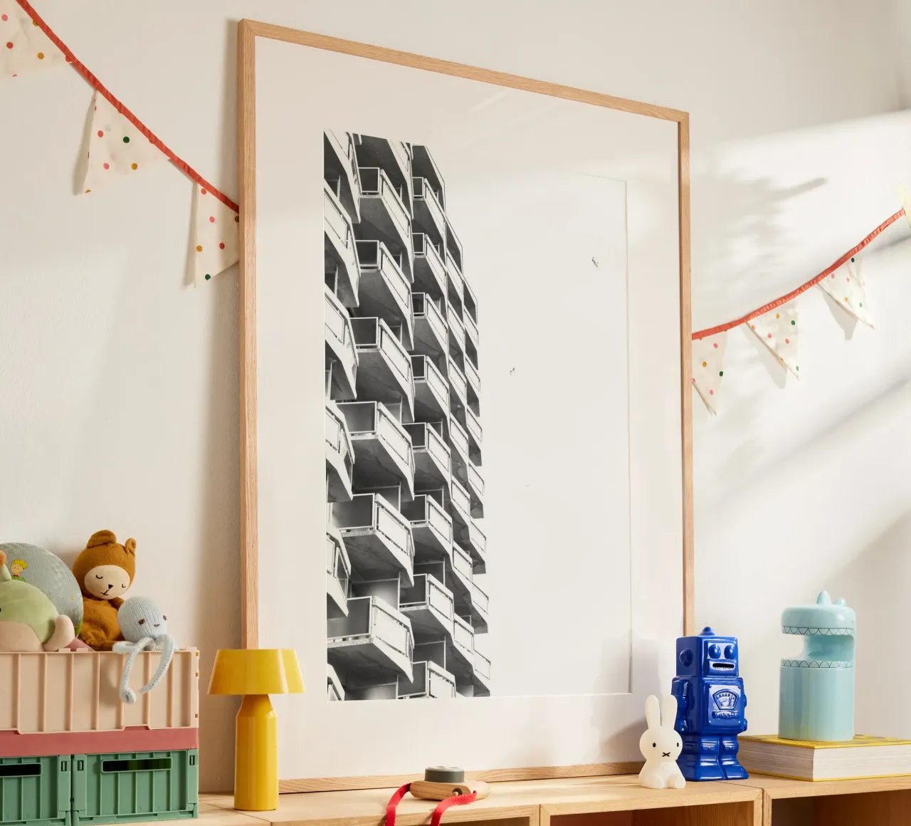 oostendewhite Poster mit Kunststoffrahmen von DragonFly