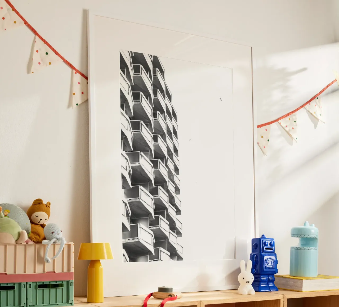 oostendewhite Poster mit Kunststoffrahmen von DragonFly