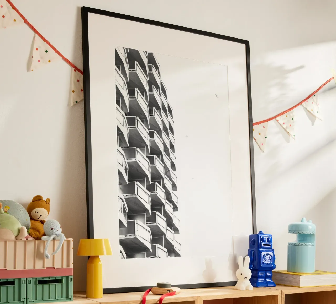 oostendewhite Poster mit Kunststoffrahmen von DragonFly