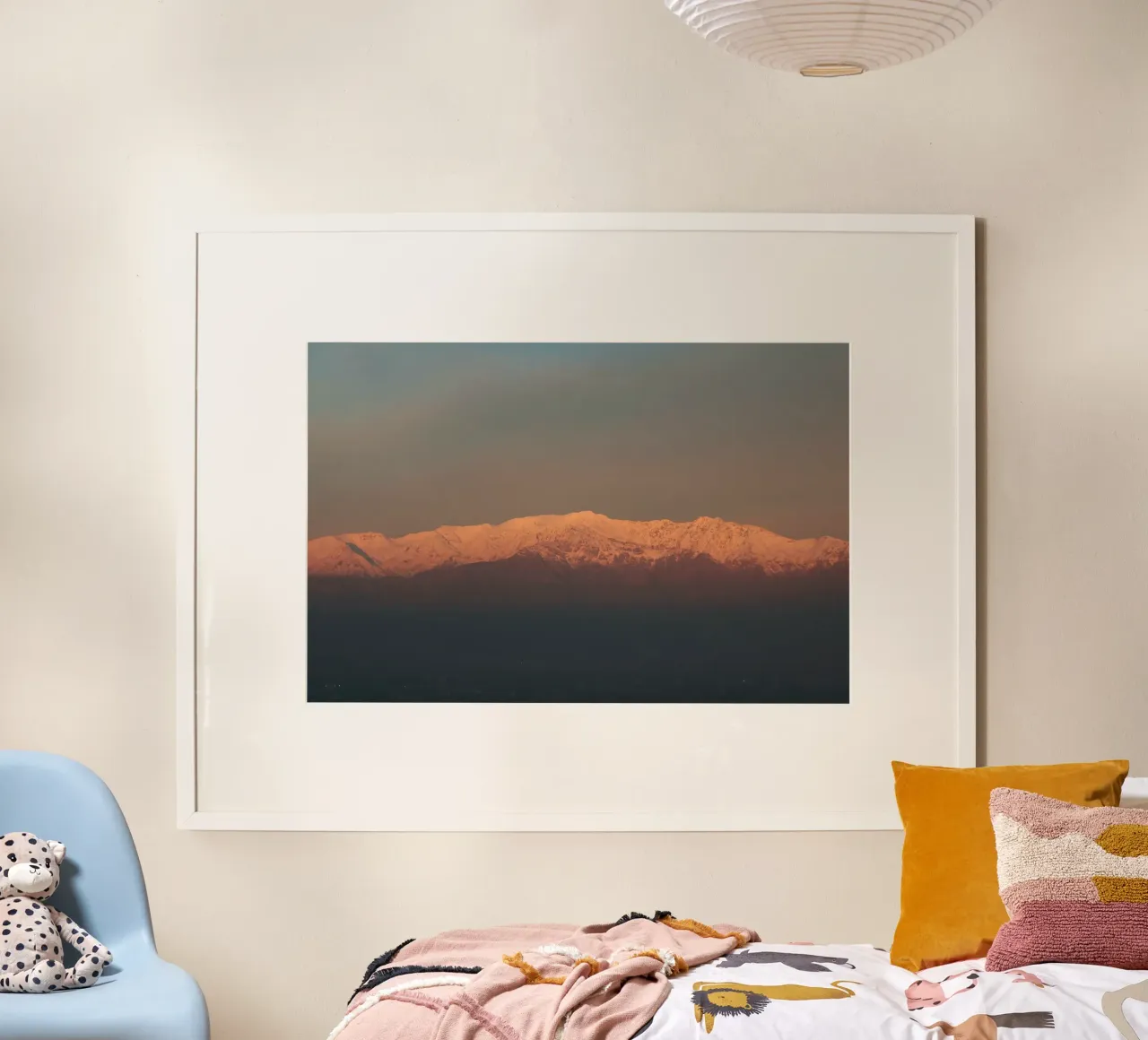 Tramonto rosa sulle montagne del Cile poster con telaio in legno da LinaTravels