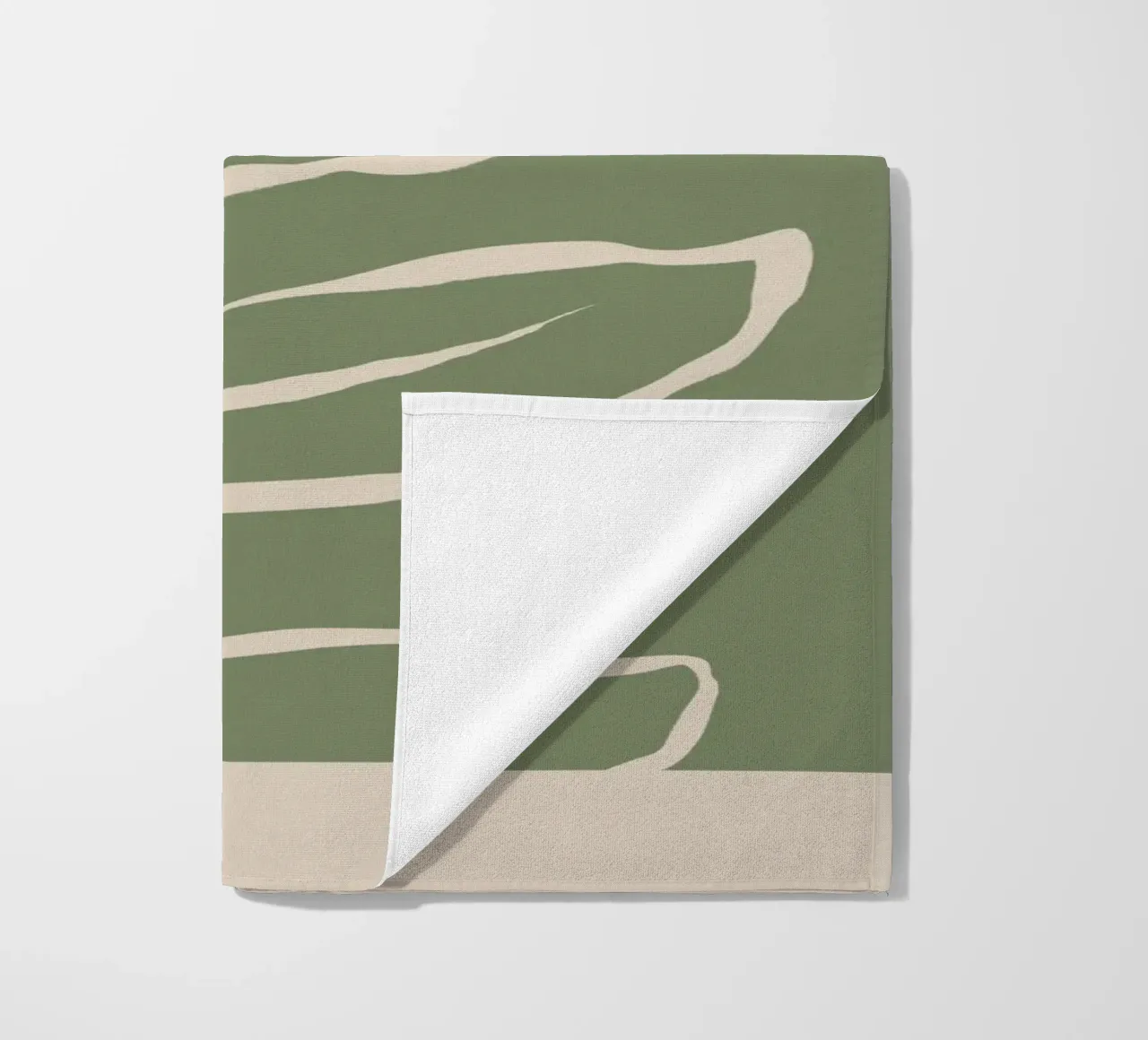 Feuille abstraite beige sur vert sauge serviette de plage de Melloi Art Print