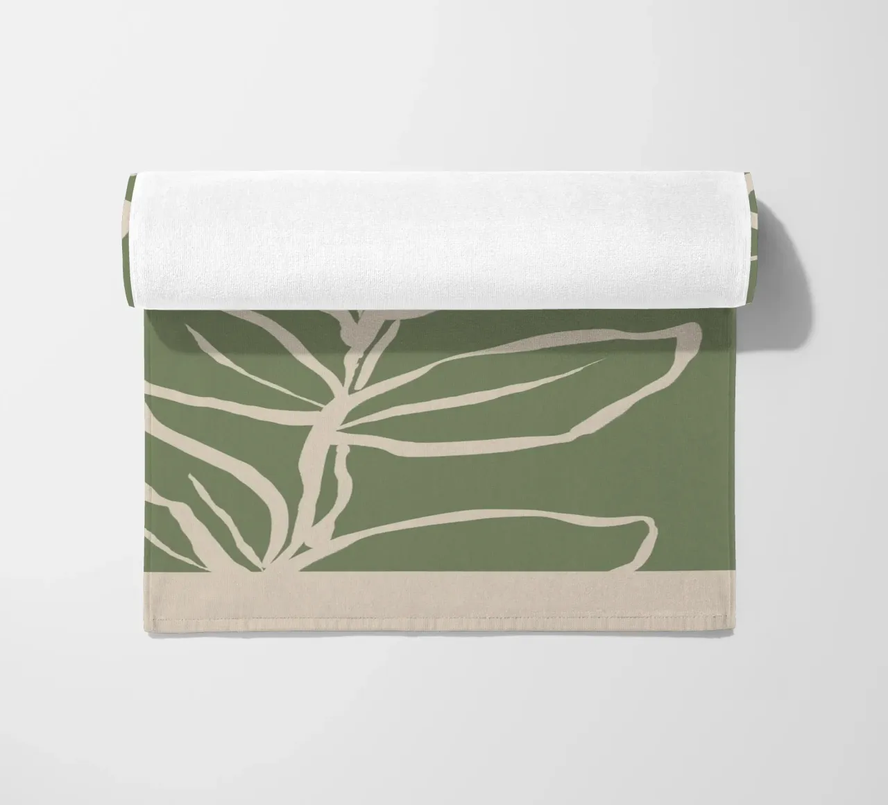 Feuille abstraite beige sur vert sauge serviette de plage de Melloi Art Print