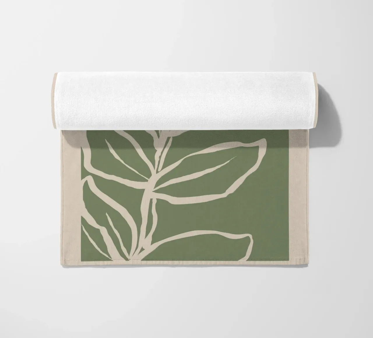 Feuille abstraite beige sur vert sauge serviette de plage de Melloi Art Print