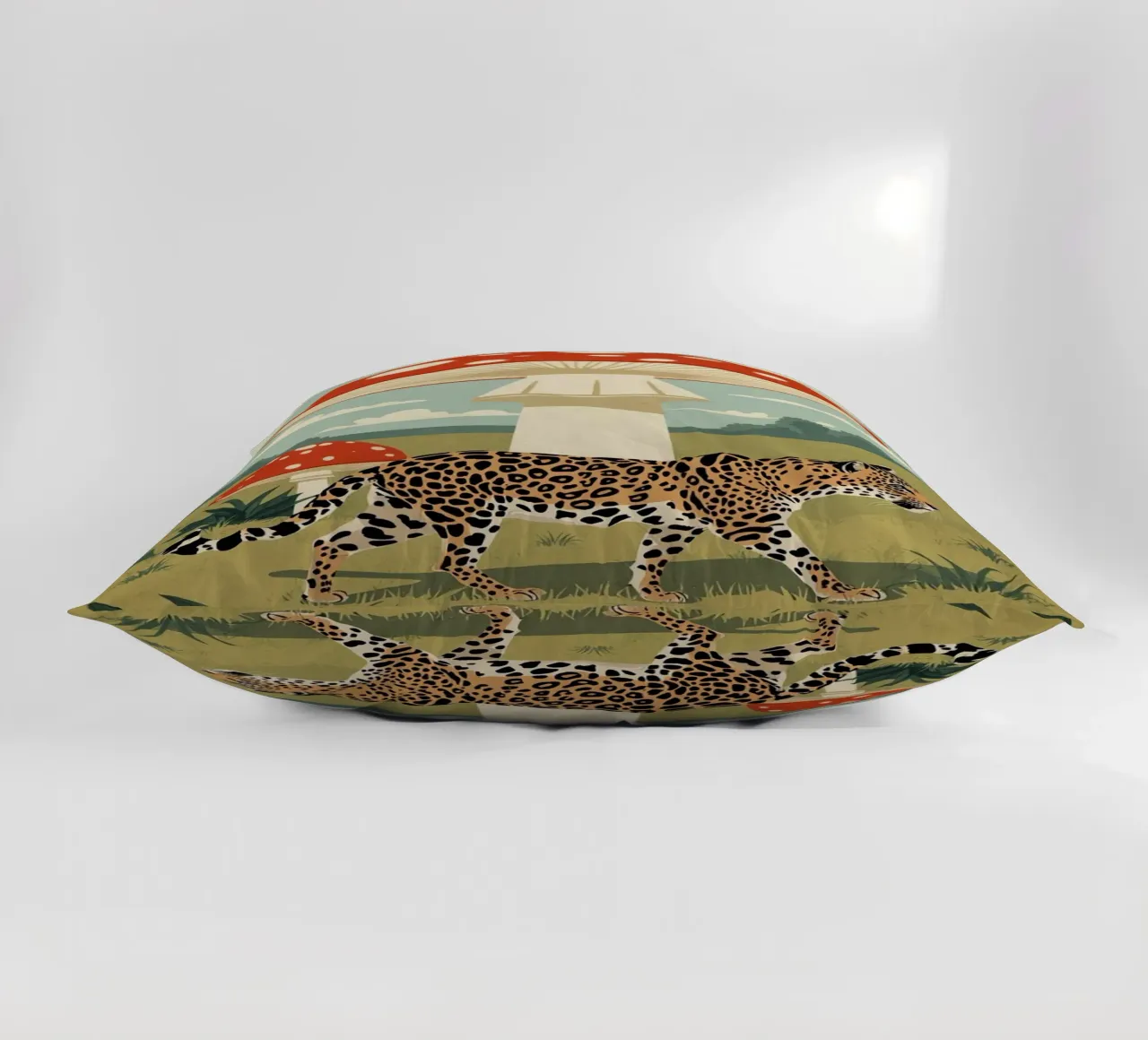 Giaguaro e funghi maculati in un campo cuscino da DesignDoodle