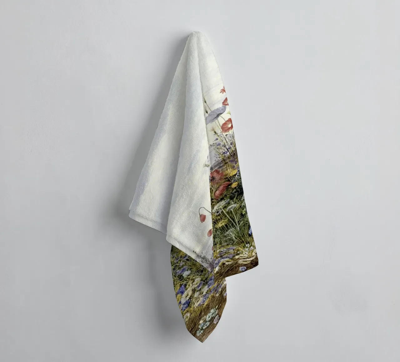 Wildflowers with a View of Dublin Dunleary asciugamano da bagno da apoloprints