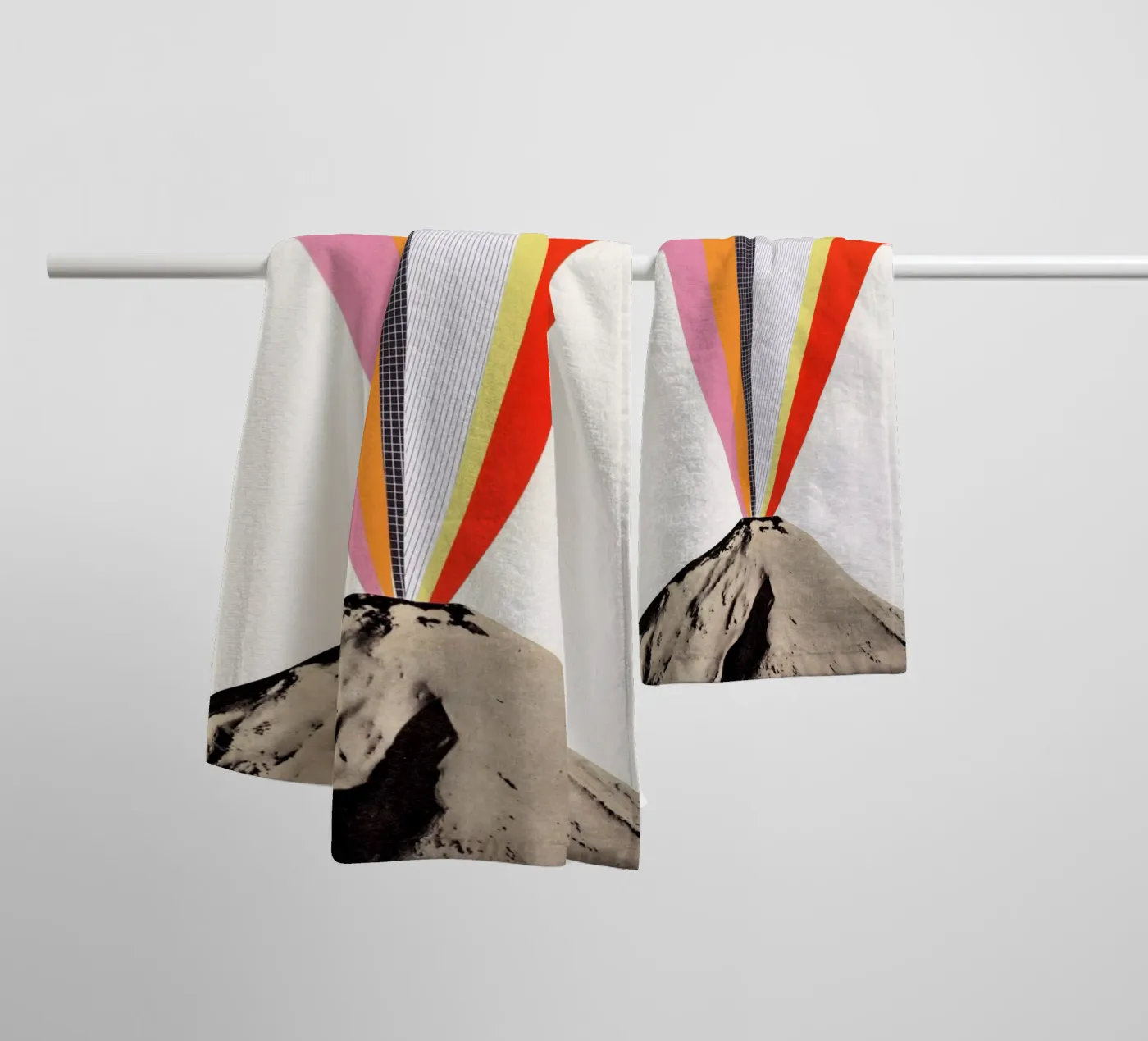 Uitbarsting badhanddoek van Cassia Beck Collage