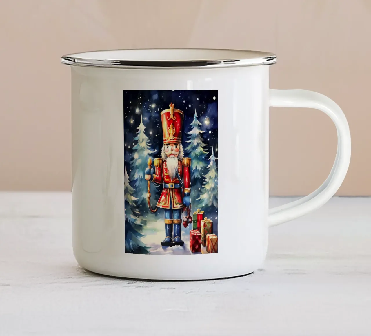 Schiaccianoci di Natale tazza in smalto da Fleur de Lys