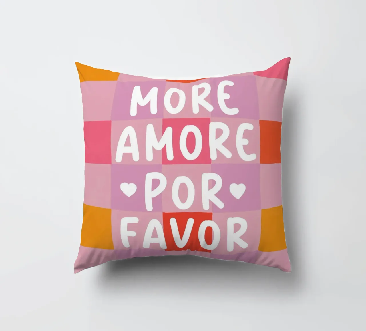 Più Amore in uno schema a scacchi cuscino da Carinaprint