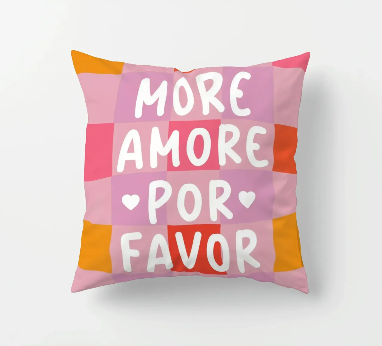 Più Amore in uno schema a scacchi cuscino da Carinaprint