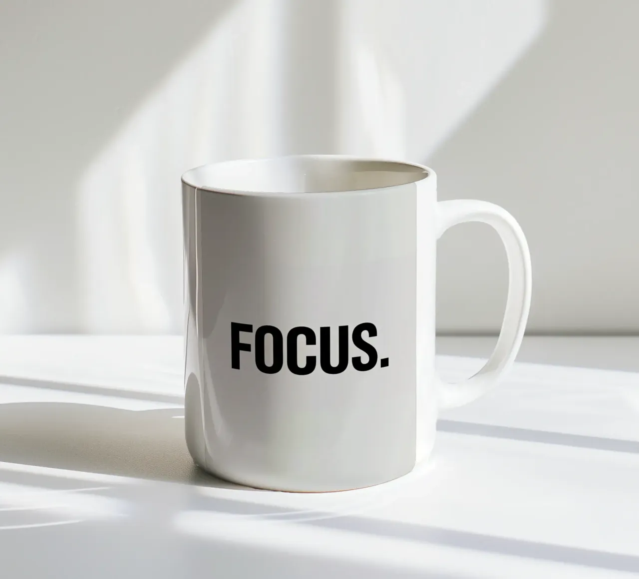 Focus Text Art tazza in ceramica da Noah Bouchard