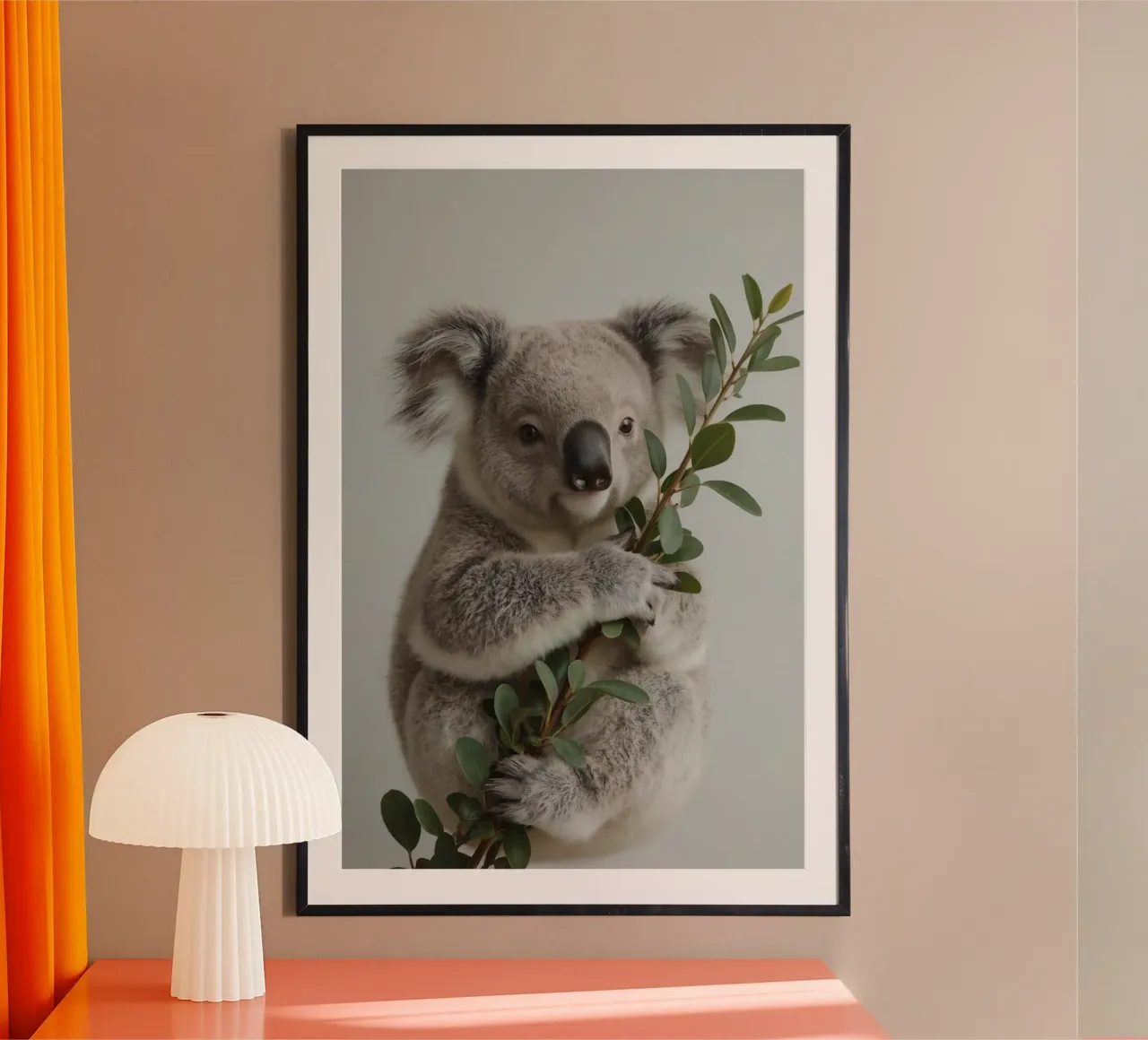 Koala con in mano un ramo di eucalipto poster da DesignDoodle