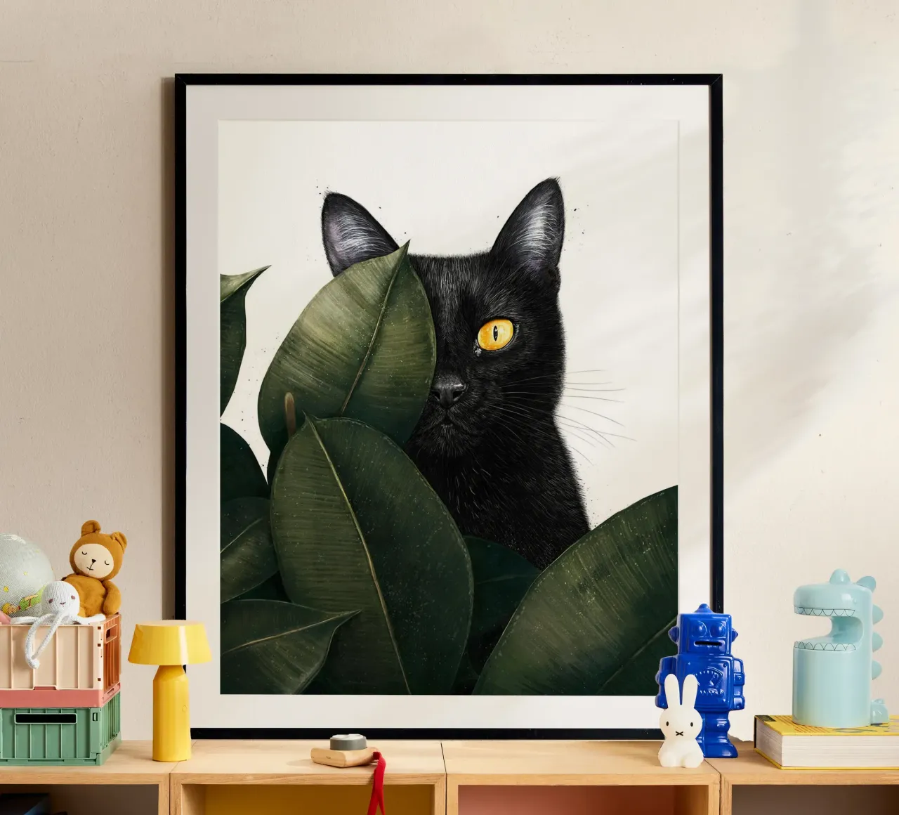 Gatto nero in agguato poster con telaio in plastica da David Jackson