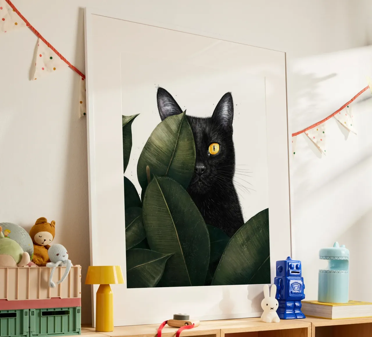 Gatto nero in agguato poster con telaio in plastica da David Jackson