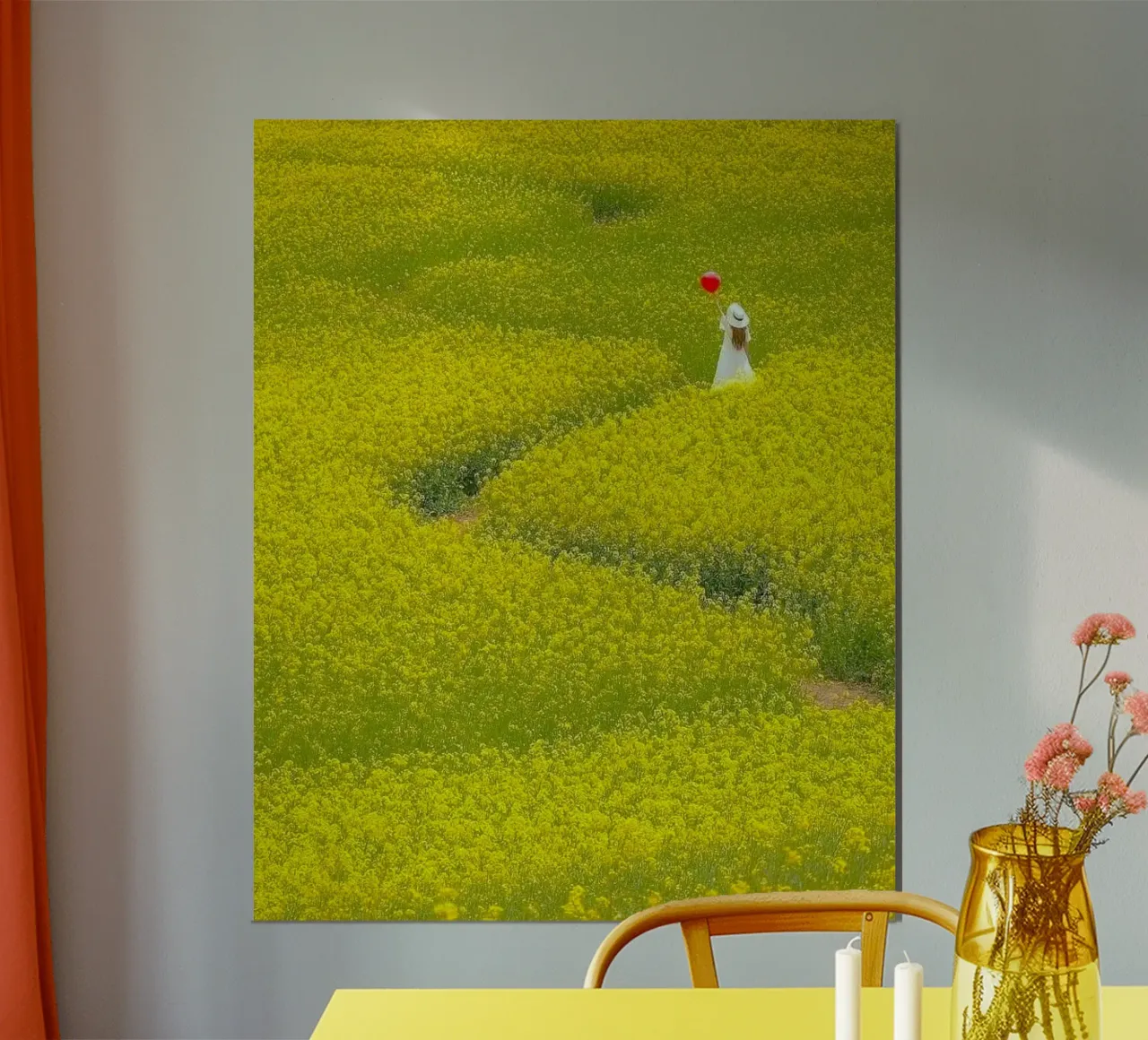 girl on large field poster con telaio in legno da huminity