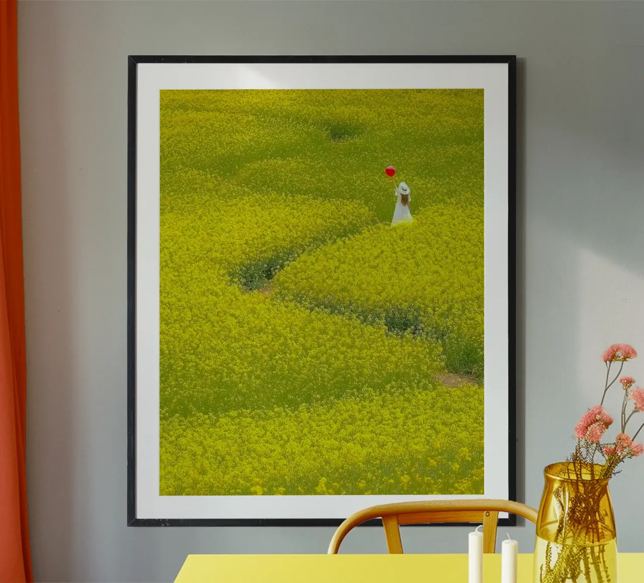 girl on large field poster con telaio in legno da huminity