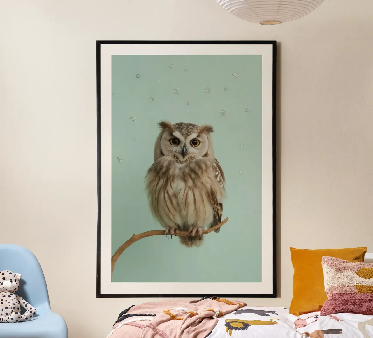 Gufo appollaiato su un ramo con sfondo a stella poster da DesignDoodle