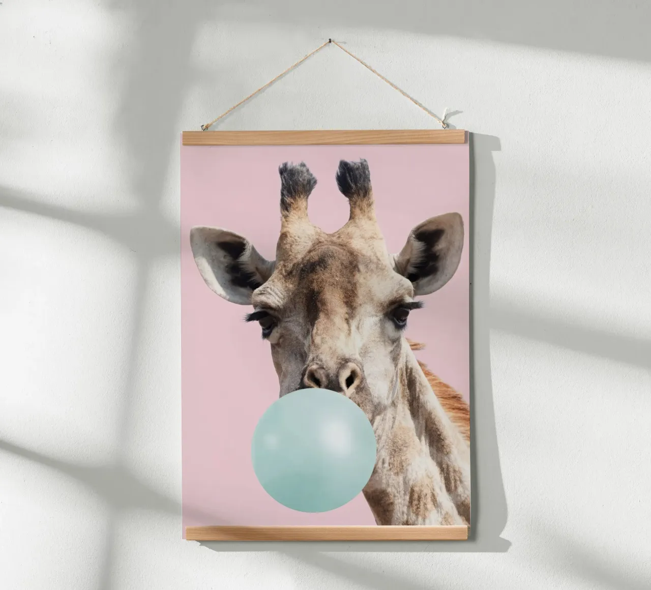 Giraffa di gomma da masticare poster da Panait Ivascu