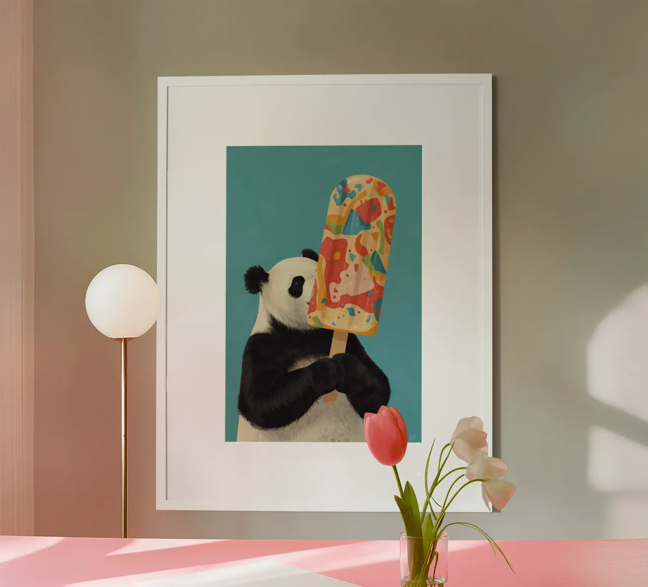 Panda che tiene in mano un grande ghiacciolo colorato poster con telaio in alluminio da DesignDoodle