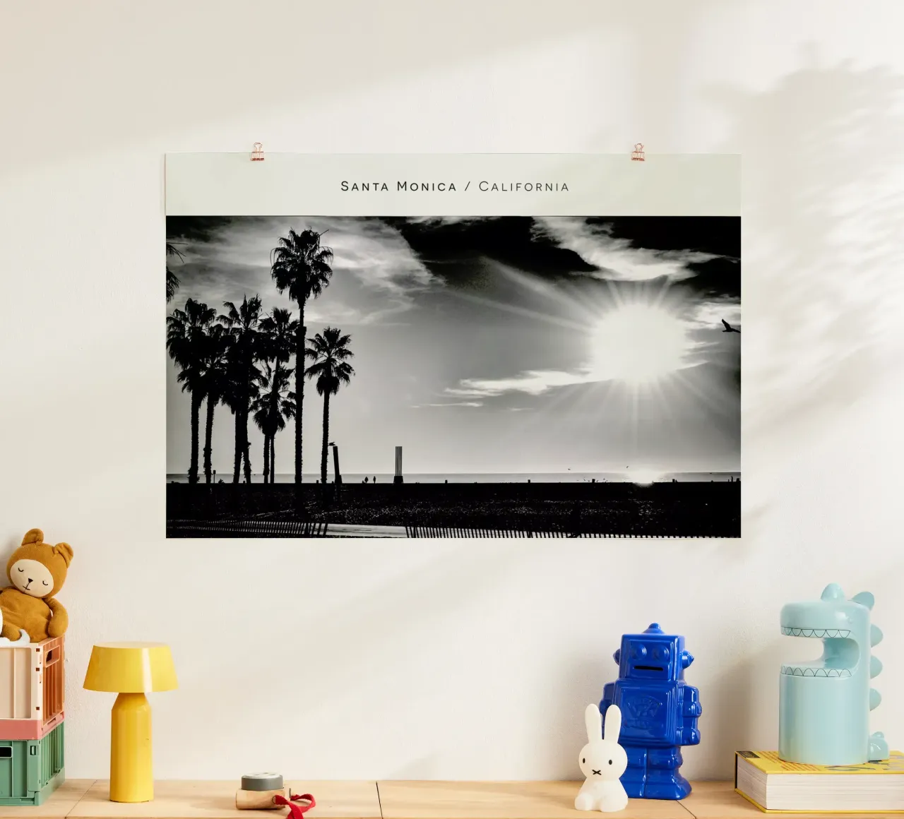 Santa Monica No. 1 B&W poster con telaio in alluminio da In Full Color