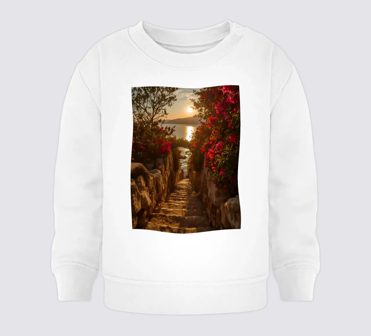 Scala in pietra con fiori che conduce alla vista dell'oceano al tramonto felpa neonato da DesignDoodle