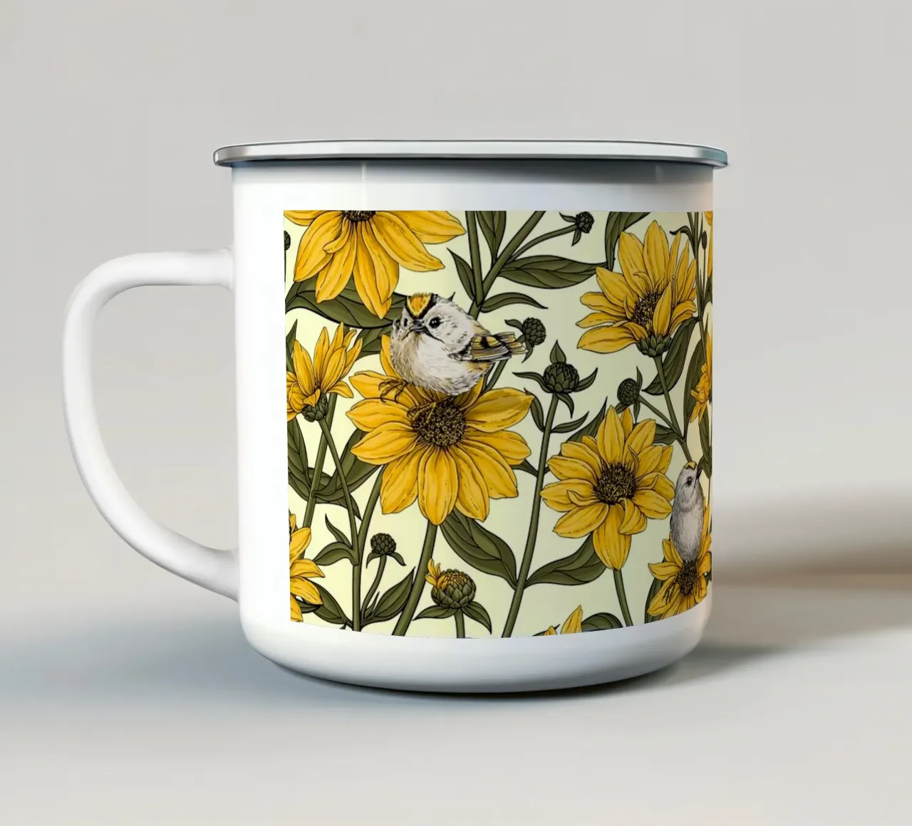Girasoli selvatici e uccelli di tipo goldcrest/ giallo e verde su cre tazza in smalto da Painted Nature