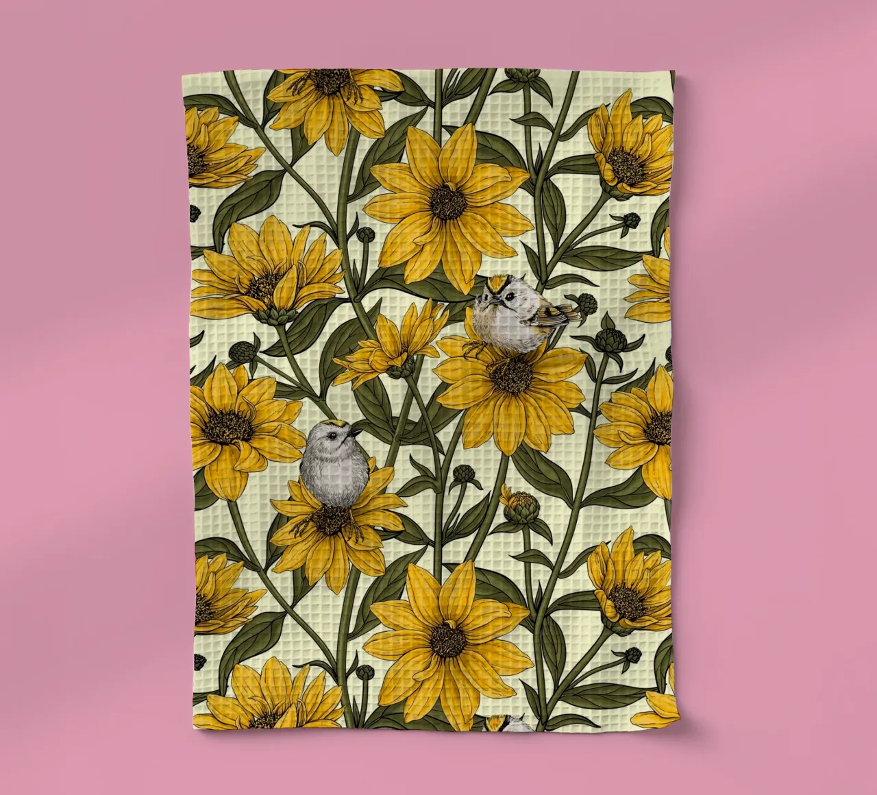 Tournesols sauvages et oiseaux à crête d'or/ jaune et vert sur crème torchon de Painted Nature