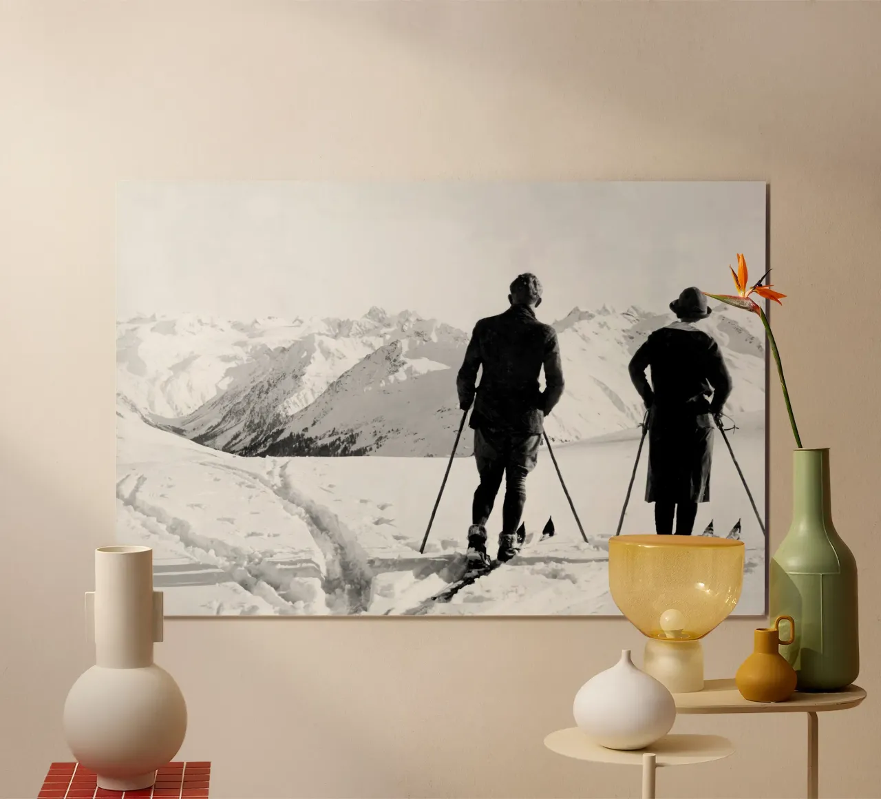 Due sciatori ammirano il panorama poster da vintgeseyn