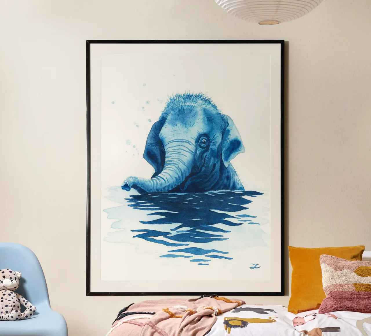 Un cucciolo di elefante che fa il bagno poster da David Jackson