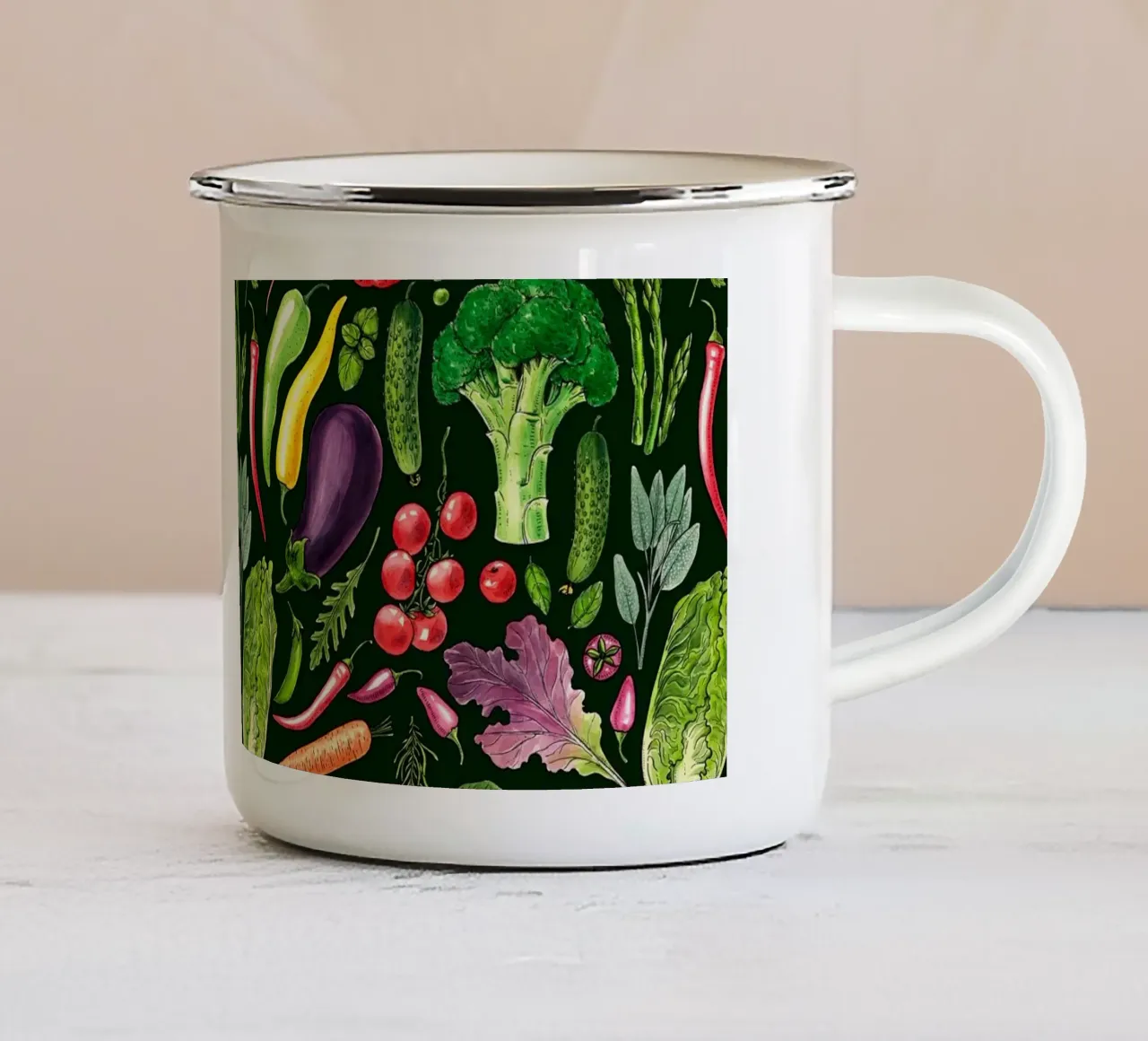 Raccolta di verdure ed erbe aromatiche in nero tazza in smalto da Painted Nature