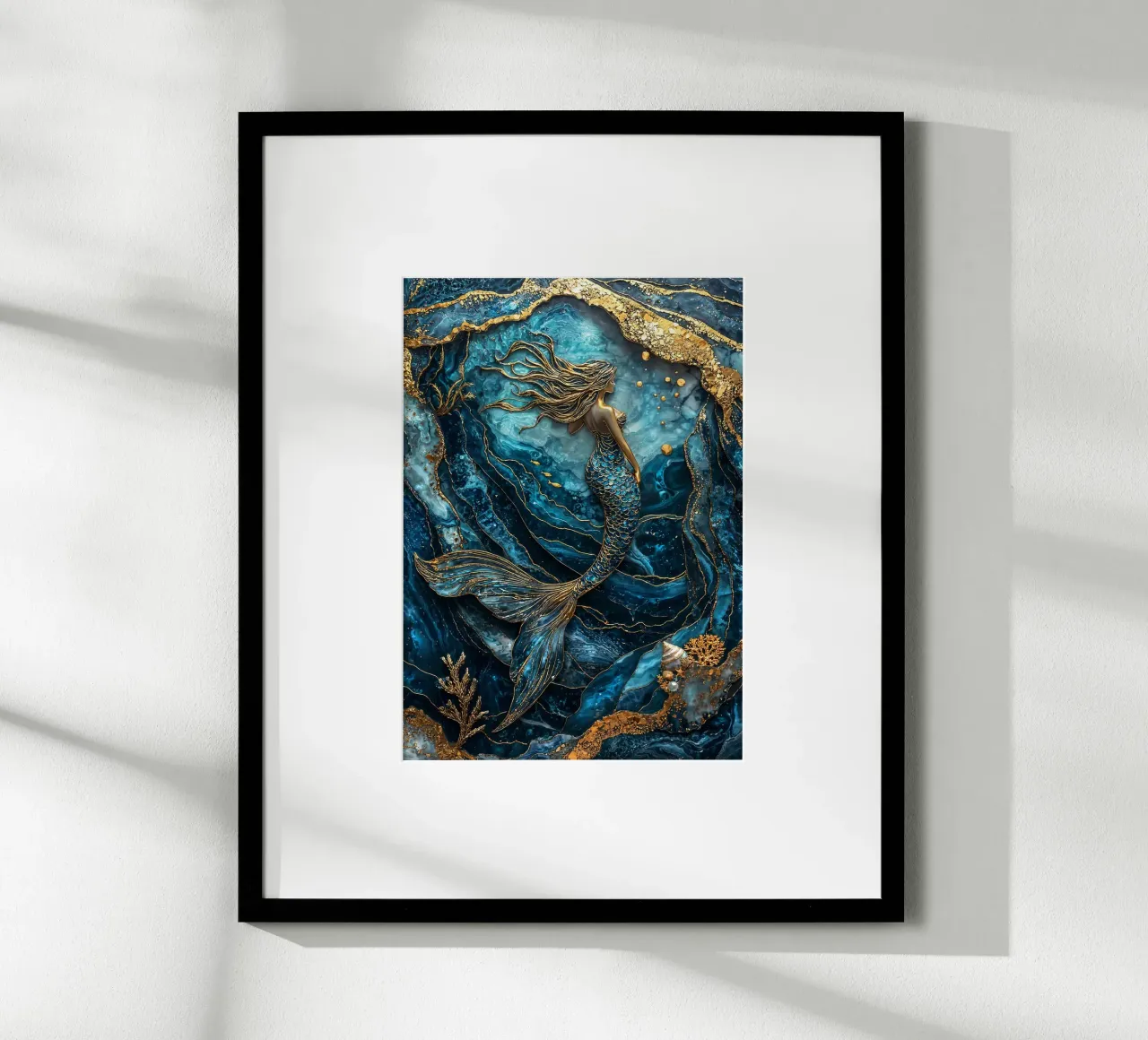 Golden Tide Siren poster con telaio in plastica da Pixaverse