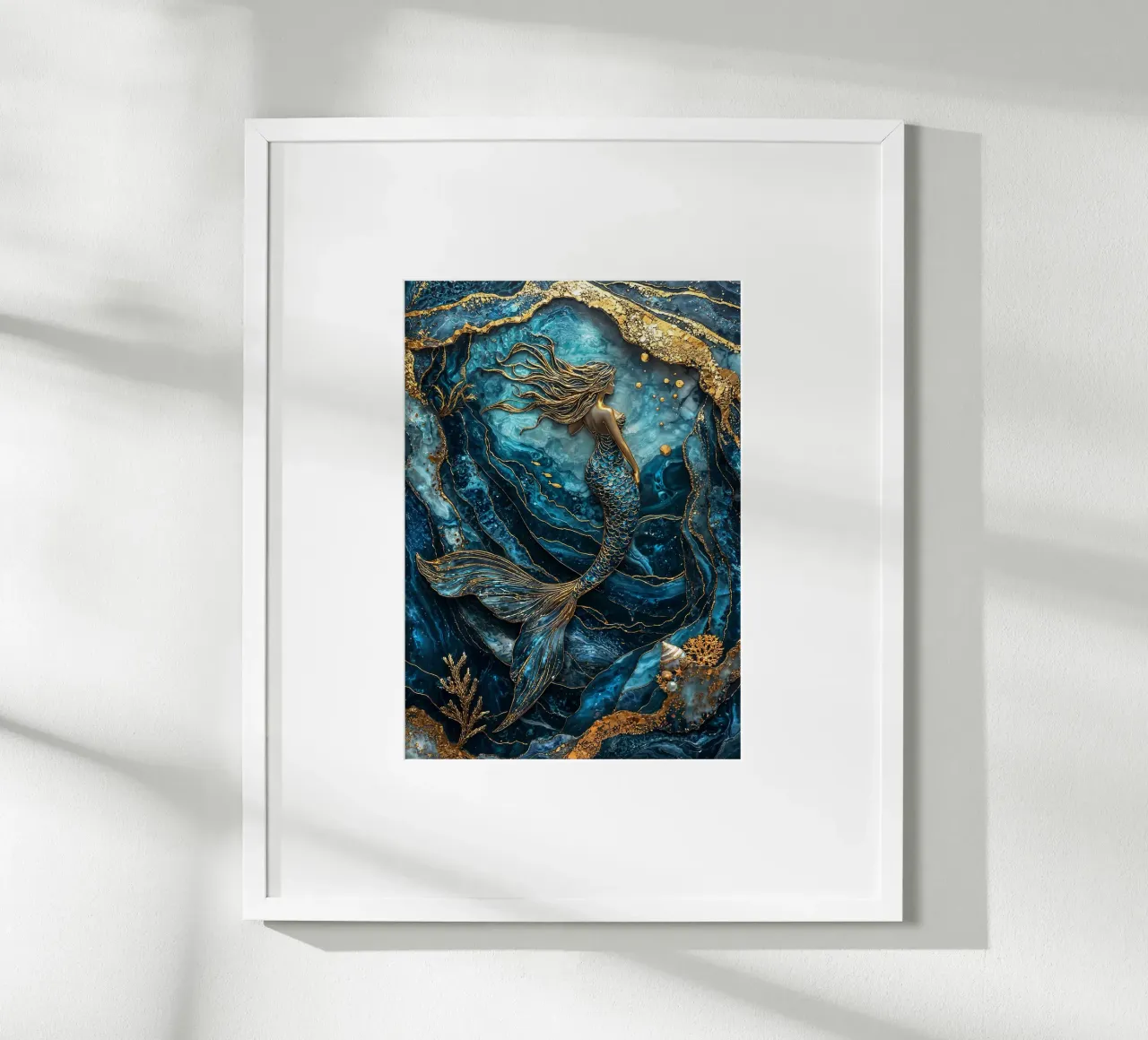 Golden Tide Siren poster con telaio in plastica da Pixaverse
