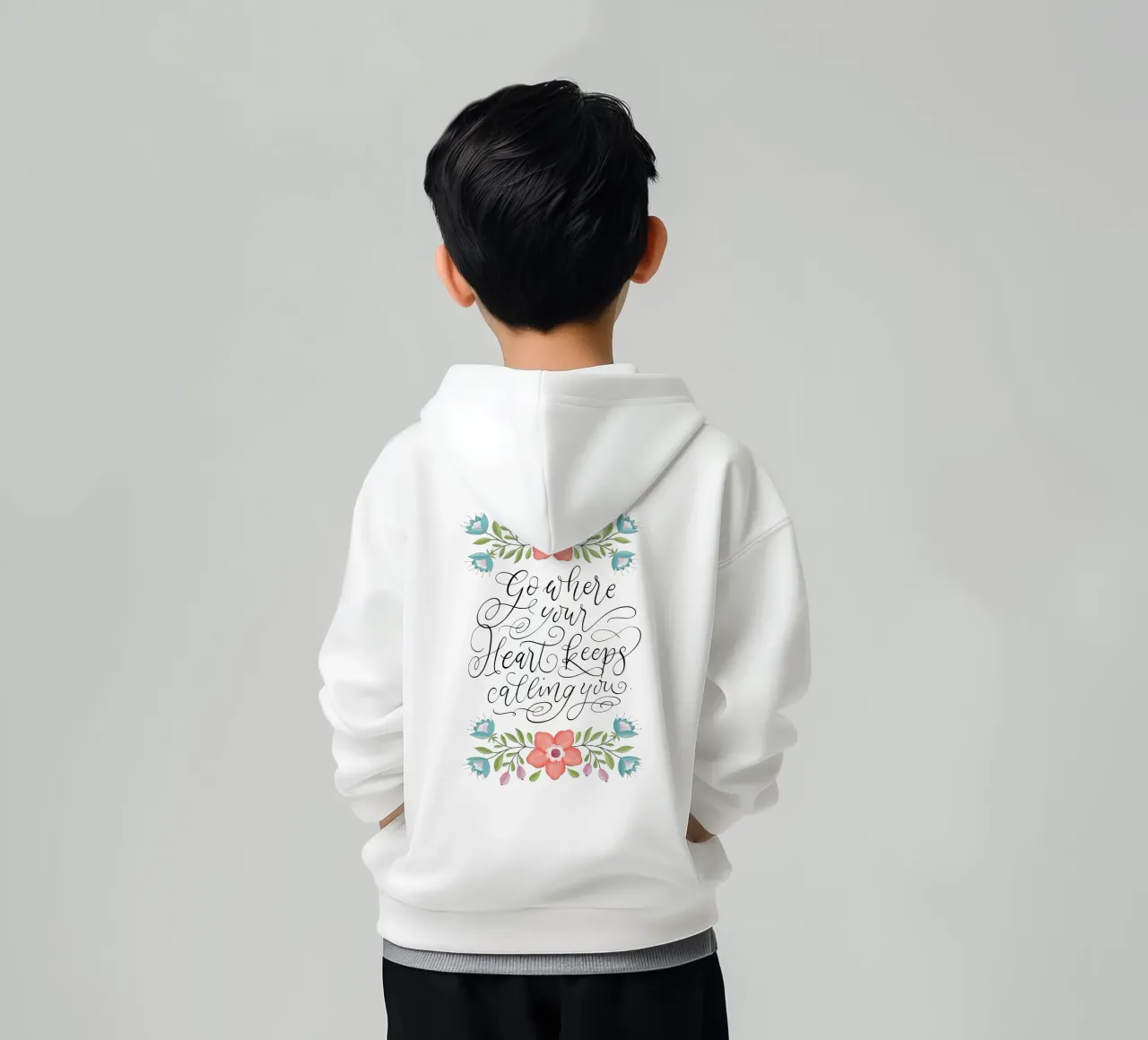 Go where your heart keeps calling you. Hand Lettering. Zitat felpa bambino con cappuccio da CalliLetters