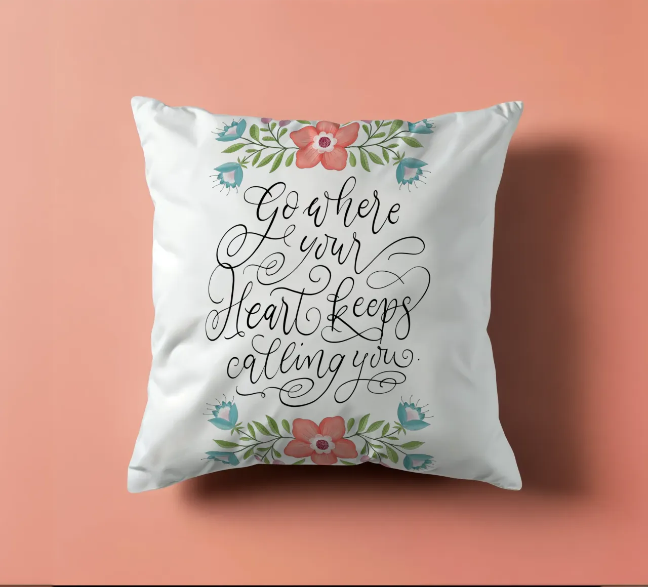 Go where your heart keeps calling you. Hand Lettering. Zitat cuscino da CalliLetters