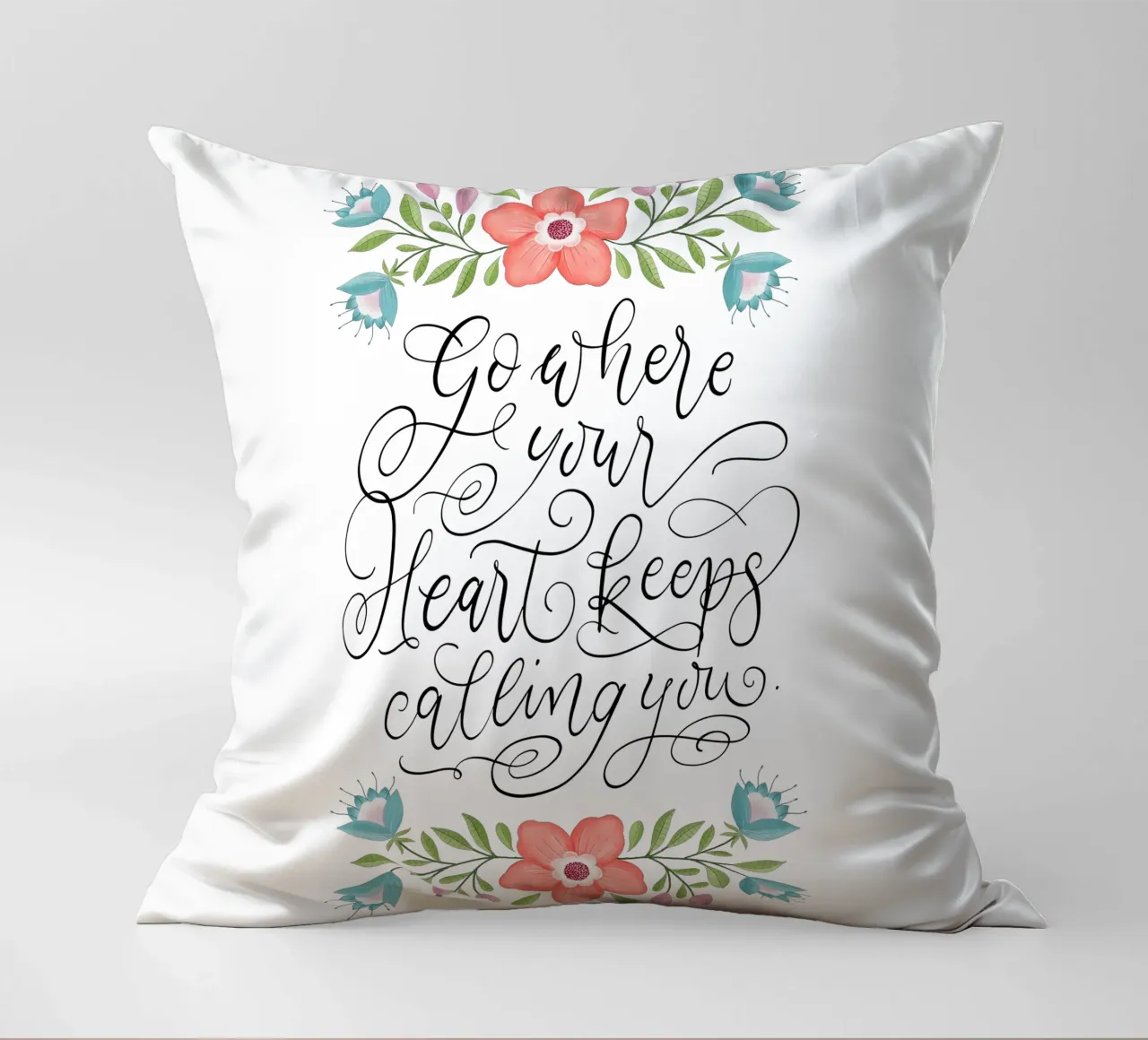 Go where your heart keeps calling you. Hand Lettering. Zitat cuscino da CalliLetters