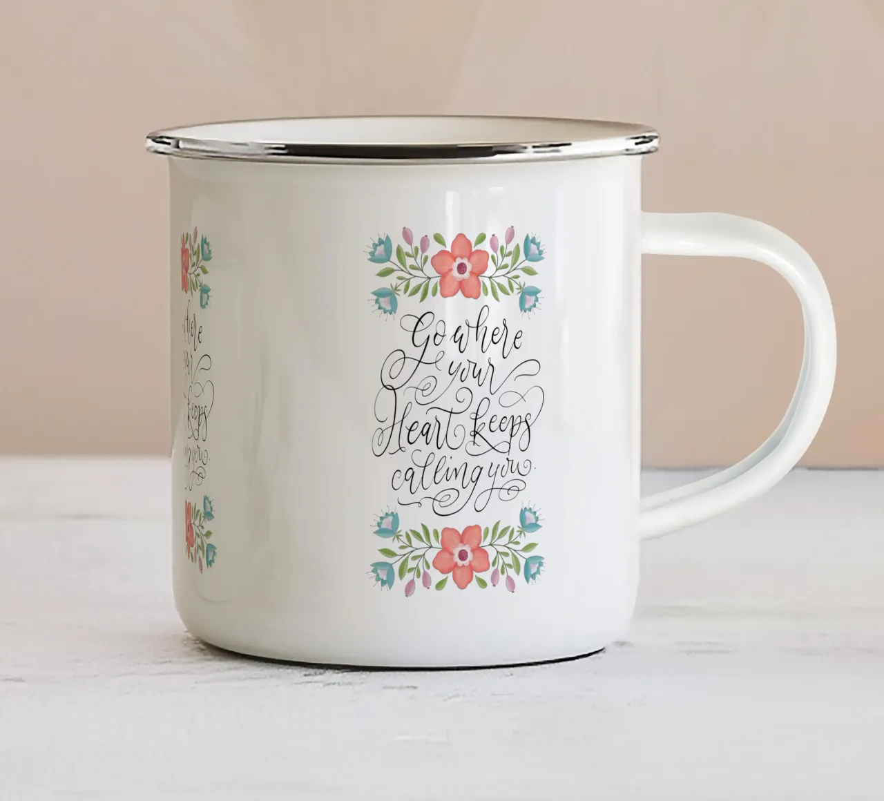 Go where your heart keeps calling you. Hand Lettering. Zitat tazza in smalto da CalliLetters