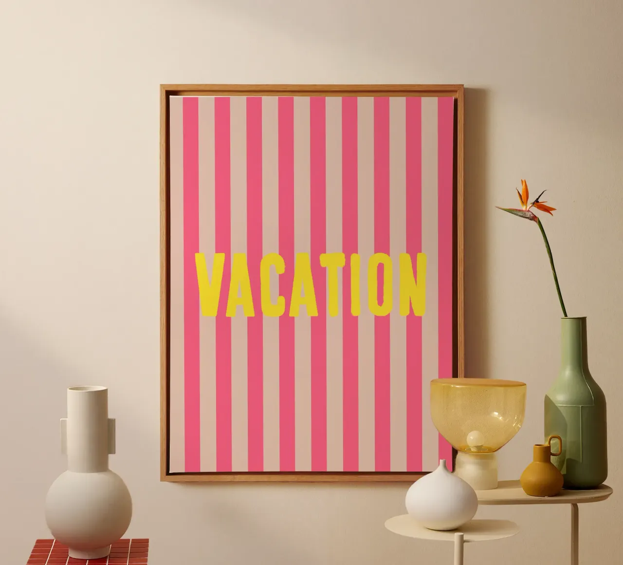 Vacation Zitronengelb Auf Pink Beige Streifen Leinwand mit Schattenfugenrahmen von Alisa Knöß