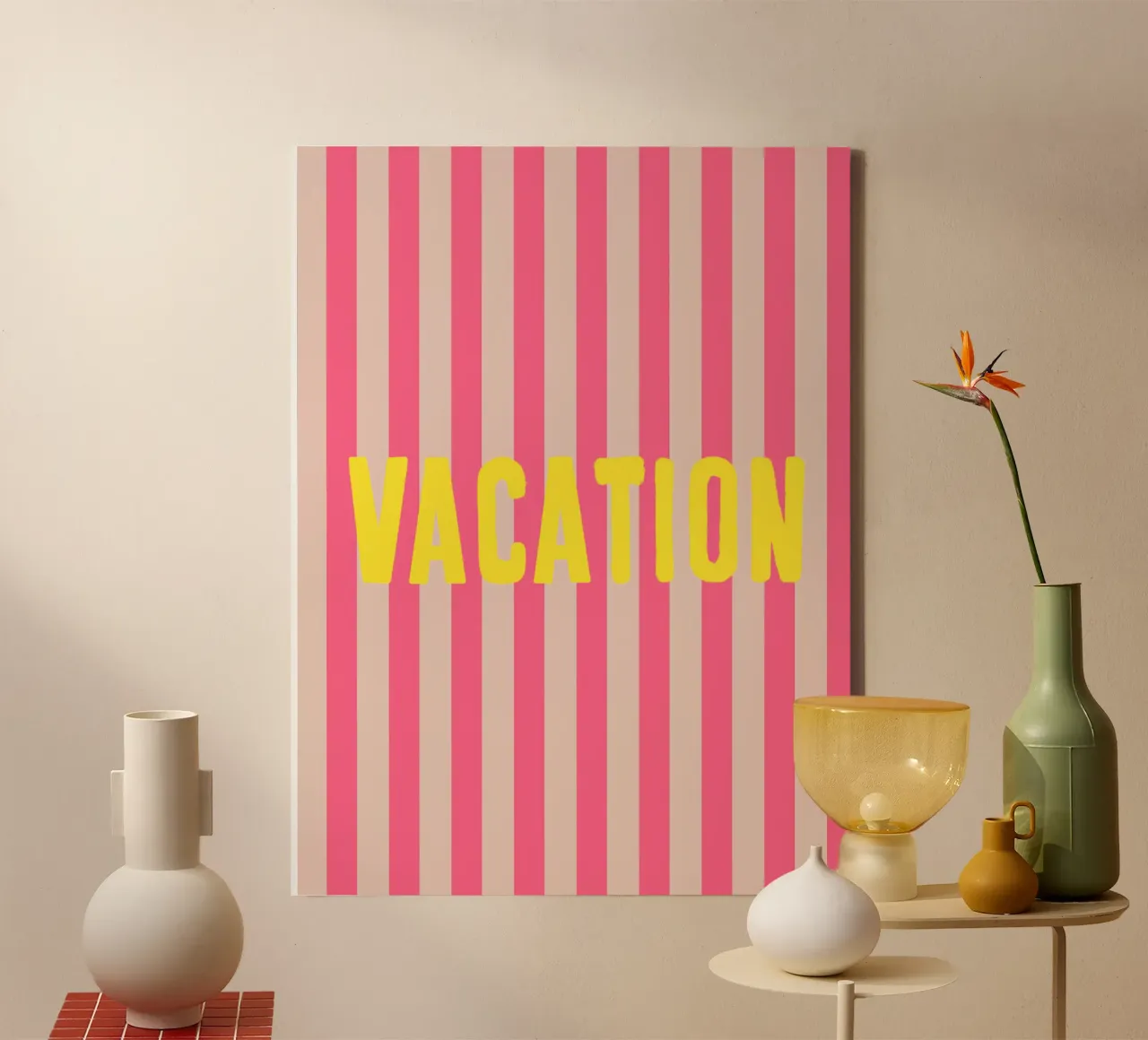 Vacation Zitronengelb Auf Pink Beige Streifen Leinwand mit Schattenfugenrahmen von Alisa Knöß