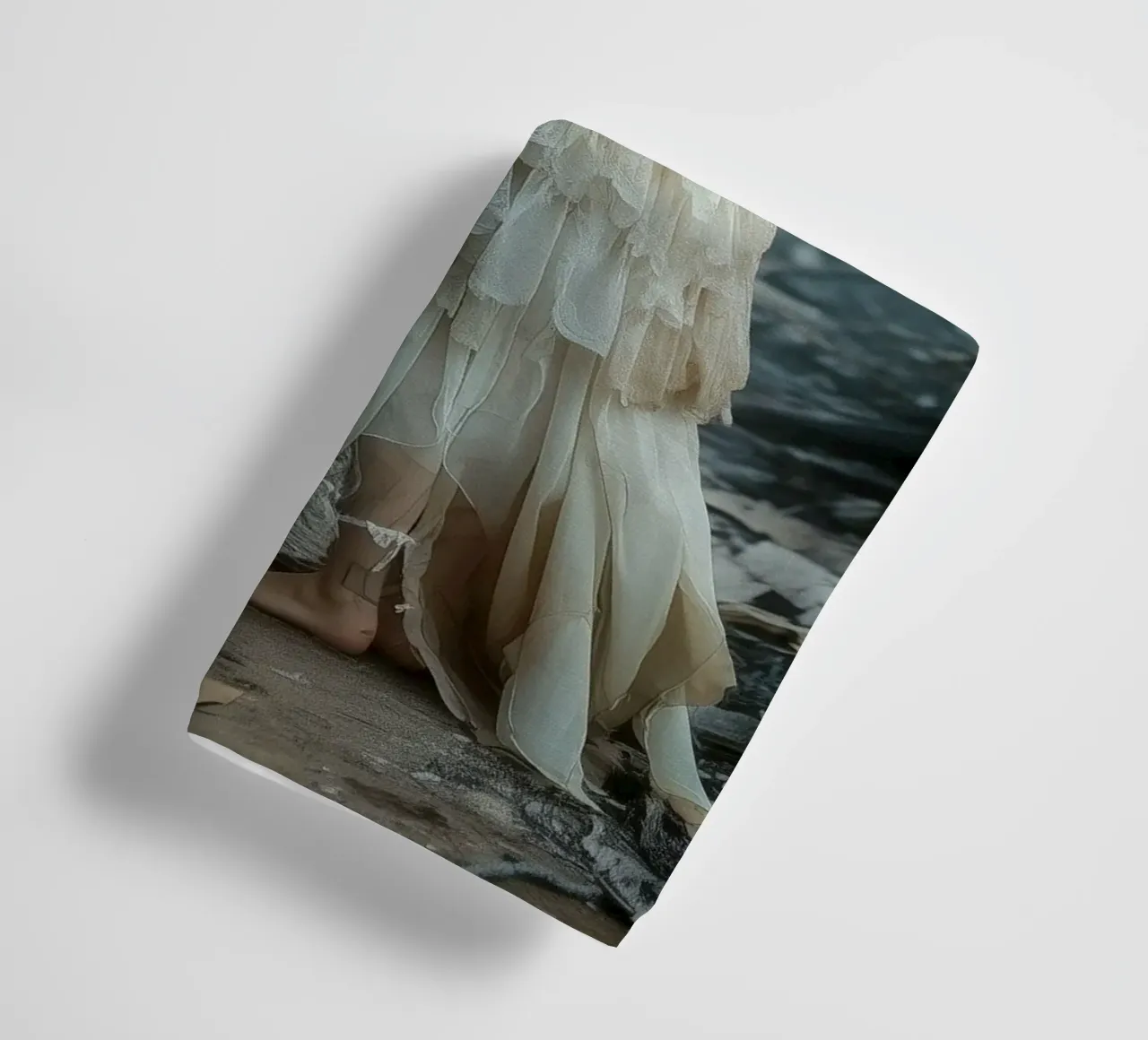 The Forgotten Path - Lost Fairy Art Print asciugamano da bagno da Synthaira