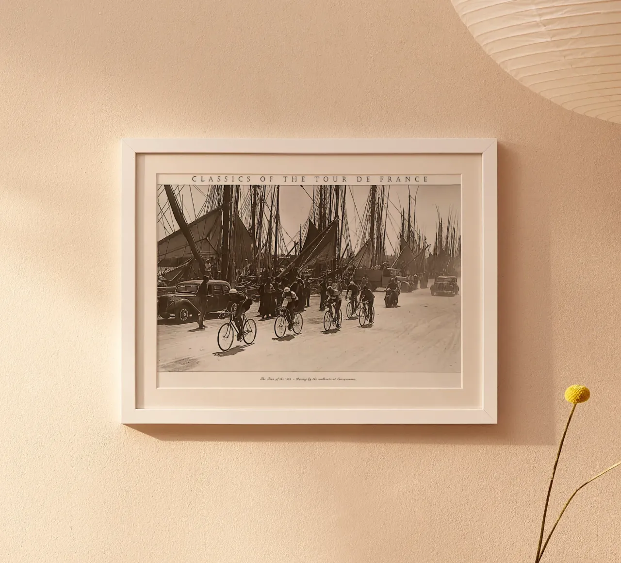 course dans le passé, avec des bateaux à l'arrière-plan poster de addelia shope