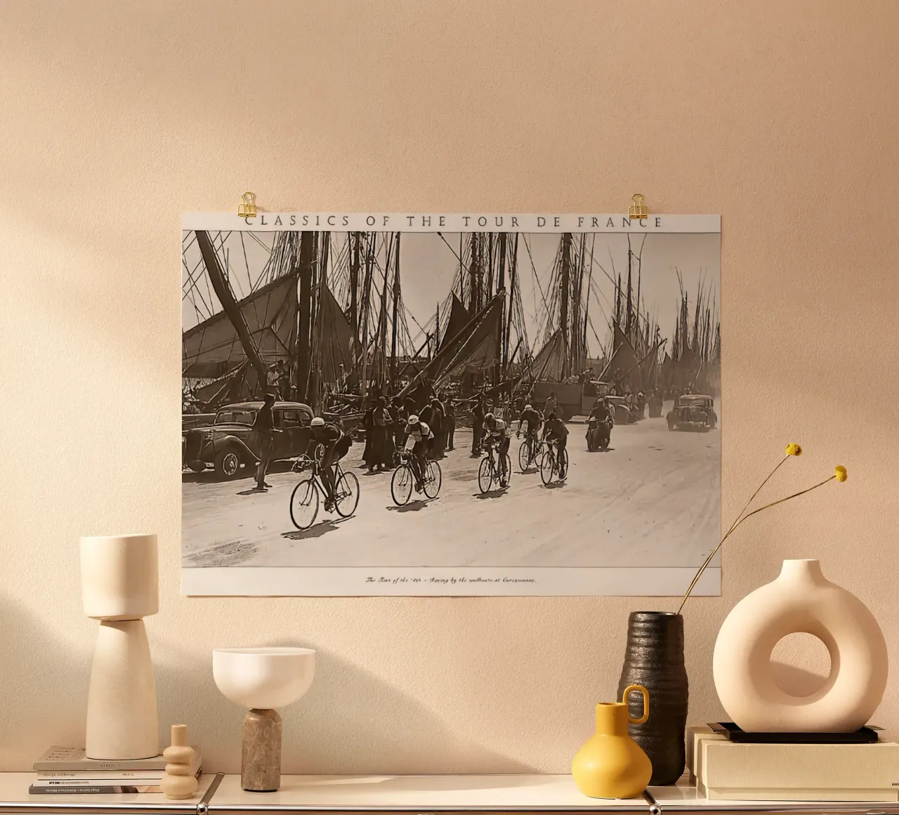 course dans le passé, avec des bateaux à l'arrière-plan poster de addelia shope