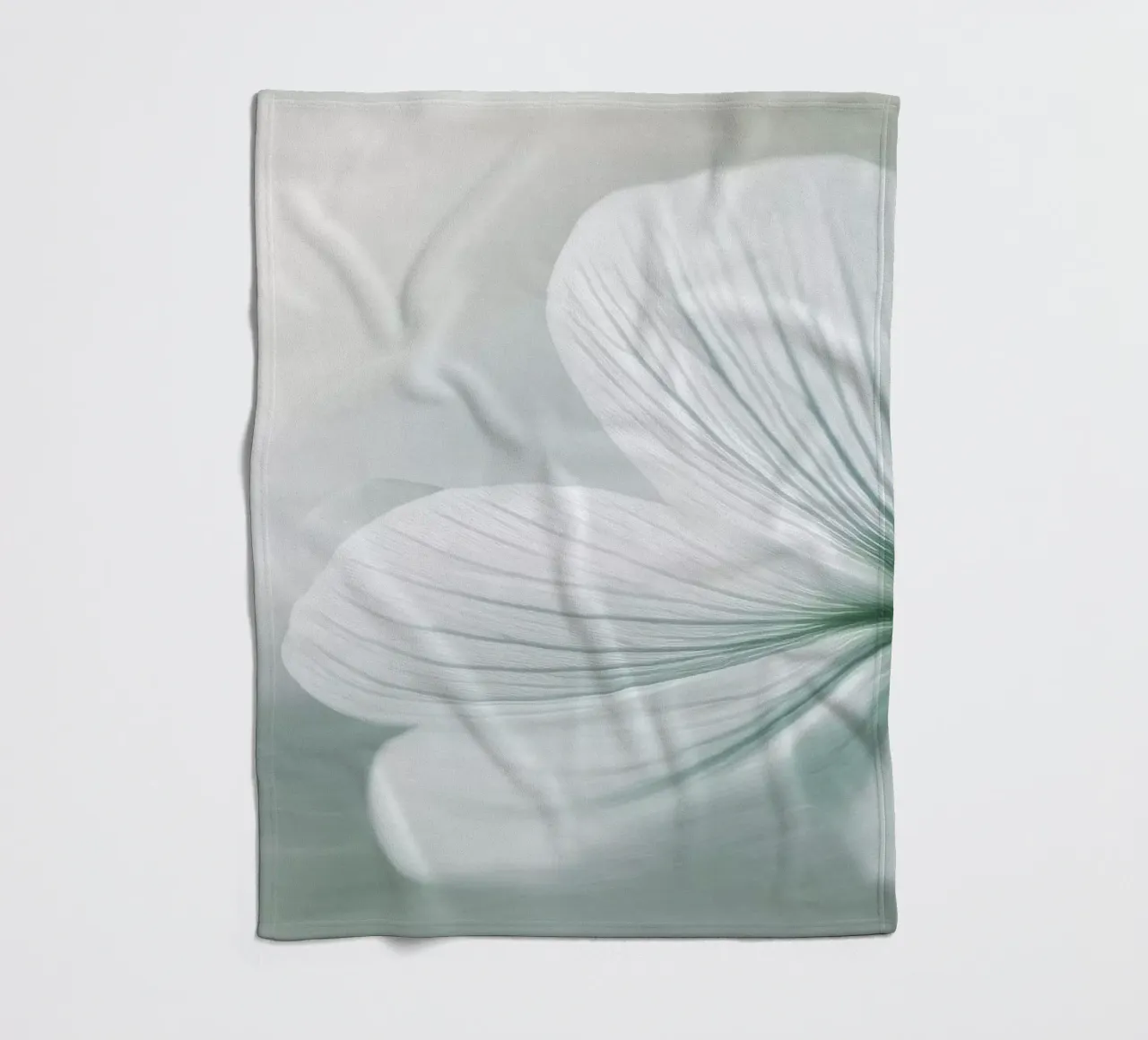Fiore bianco e verde coperta in pile da Imagine