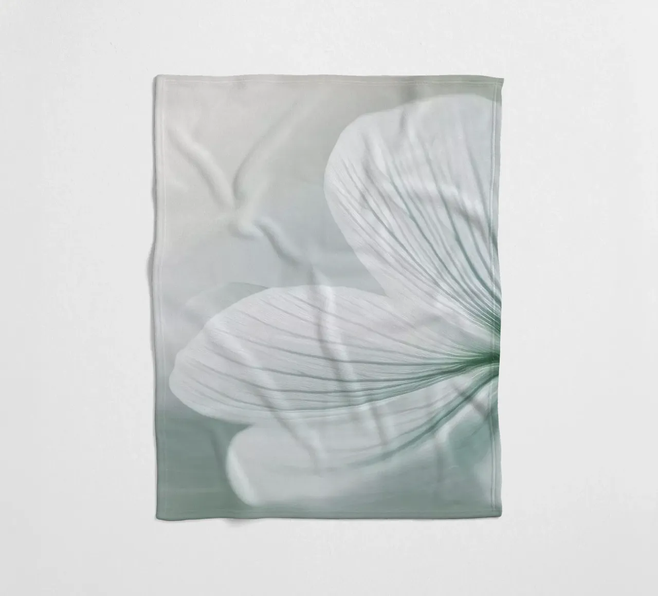 Fiore bianco e verde coperta in pile da Imagine