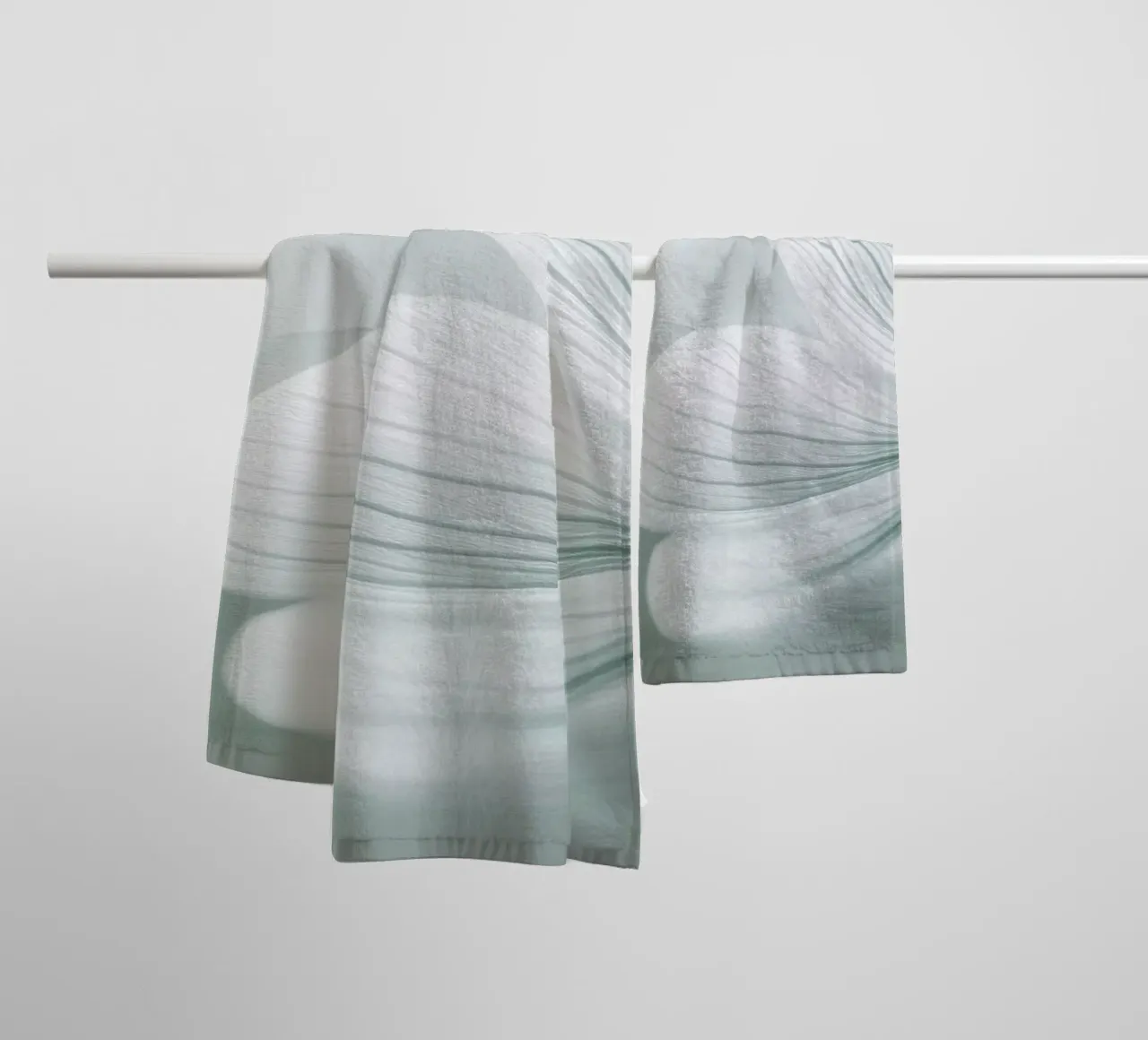 Fiore bianco e verde asciugamano da bagno da Imagine