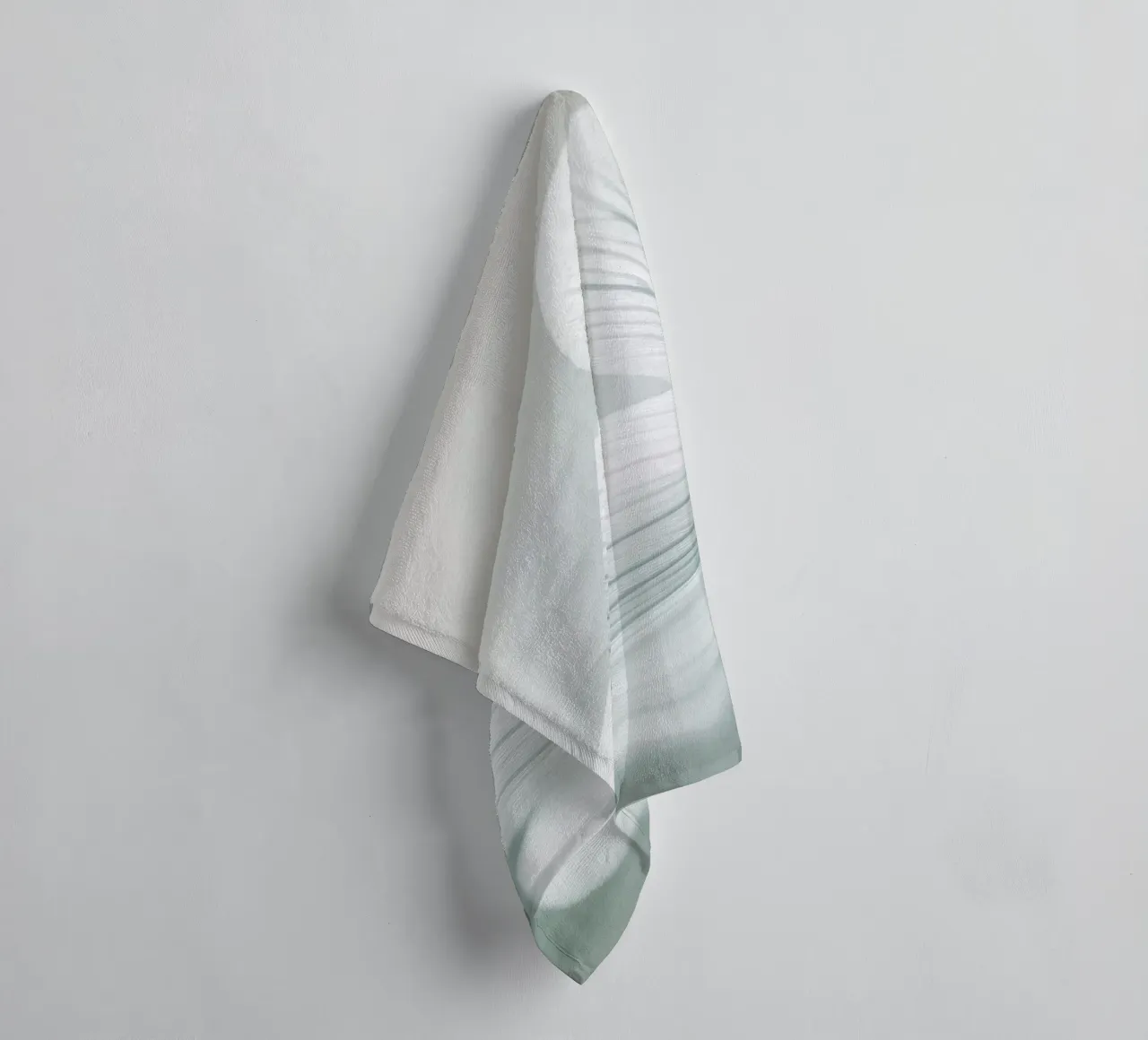 Fiore bianco e verde asciugamano da bagno da Imagine